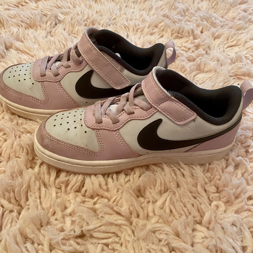 Nike girl gym shoes